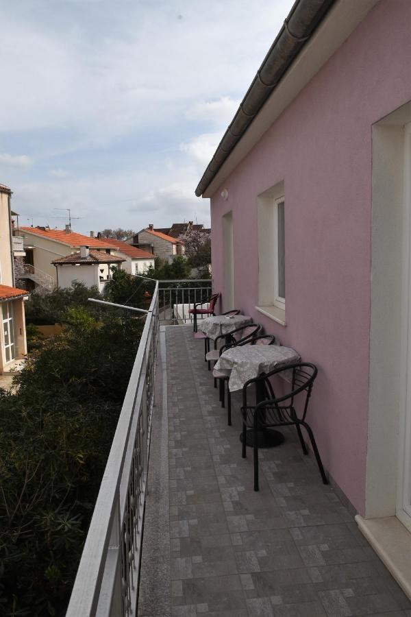Apartment Manigo Supetar Exterior foto